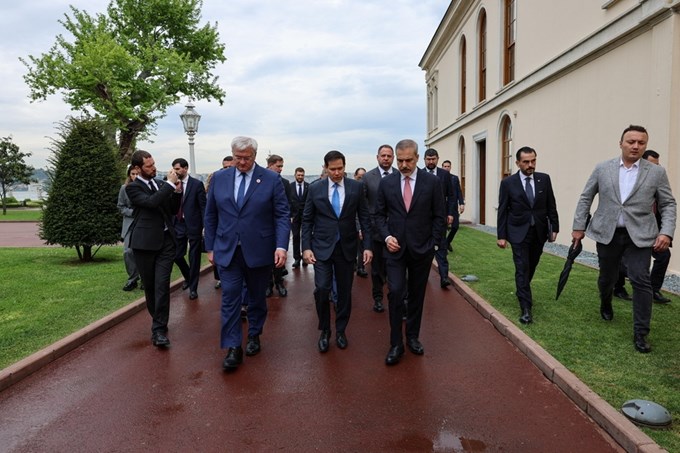 συναντηση Ρωσιας Ουκρανιας Κωνσταντινουπολη