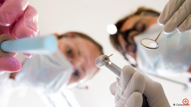 Οι επενδυτές ανακάλυψαν τους… οδοντίατρους