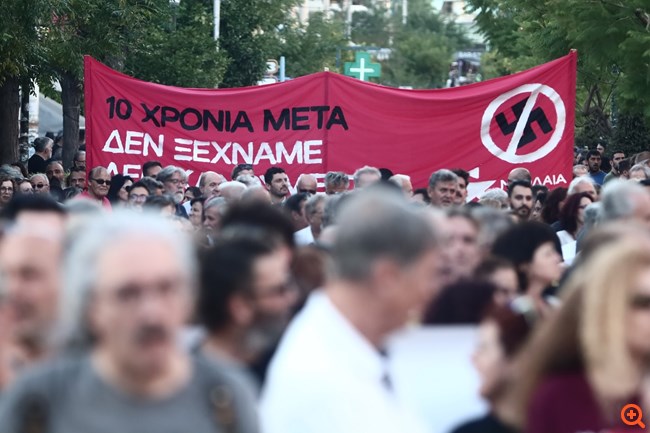 Μεγάλη αντιφασιστική πορεία στο Κερατσίνι για τα 10 χρόνια από τη δολοφονία του Παύλου Φύσσα