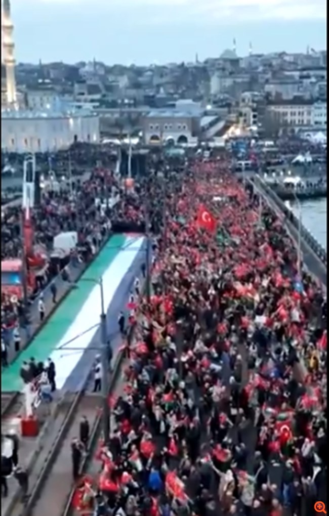 Ογκώδεις διαδηλώσεις στην Κωνσταντινούπολη "κατά της τρομοκρατίας του PKK και του Ισραήλ"