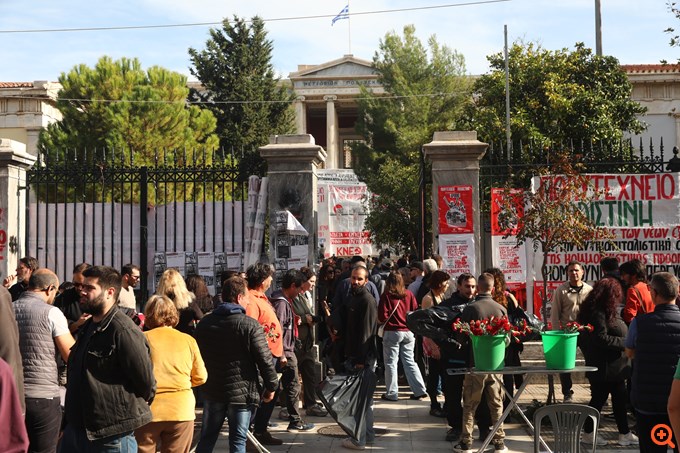 Πολυτεχνείο: Στην Αμερικανική Πρεσβεία η σημαία - Κυκλοφοριακές ρυθμίσεις, 11 συλλήψεις και 43 προσαγωγές