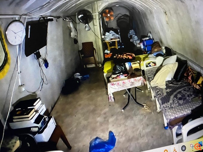 Στη δημοσιότητα βίντεο του Σινουάρ να κατεβαίνει σε τούνελ πριν την επίθεση της 7ης Οκτωβρίου