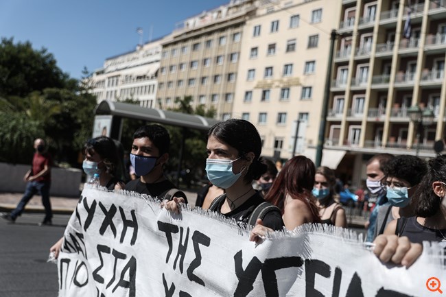 Επεισόδια στο μαθητικό συλλαλητήριο - Έριξαν μολότοφ στους άντρες της ΕΛΑΣ