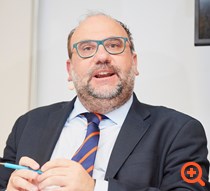 Από τις δημόσιες, στις "ευφυείς σχέσεις"