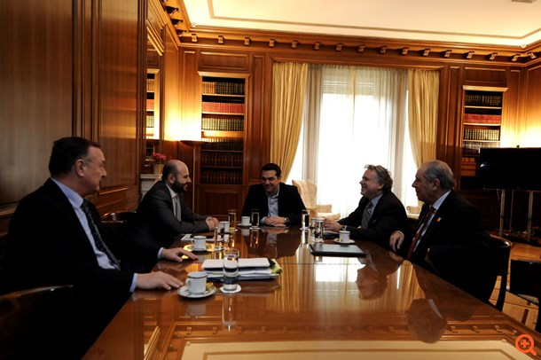 Αδιέξοδο με γιατρούς, δικηγόρους, μηχανικούς για το "χαράτσι" 20%