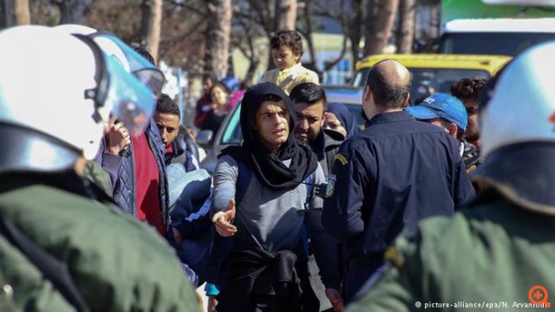 Die Welt: Η τραγωδία της Ελλάδας σωτηρία της Μέρκελ;