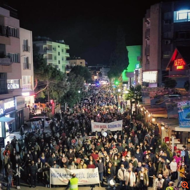 Χιλιάδες Τουρκοκύπριοι διαδήλωσαν στην κατεχόμενη Λευκωσία κατά της πολιτικής Ερντογάν