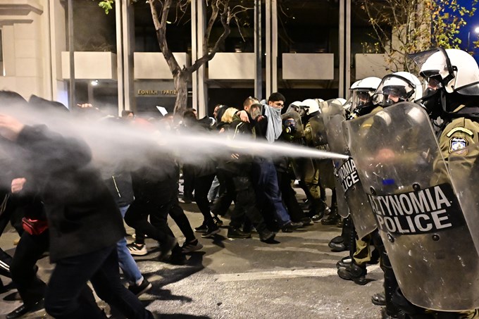 επεισοδια συνταγμα