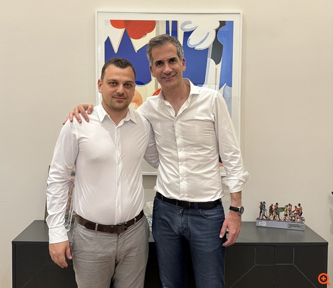 Ο Κώστας Μπακογιάννης στο πλευρό του Φρέντη Μπελέρη