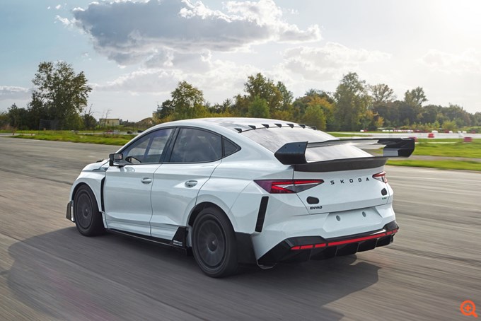Enyaq RS Race: Πώς η Skoda μειώνει το βάρος στα ηλεκτρικά αυτοκίνητα (video)