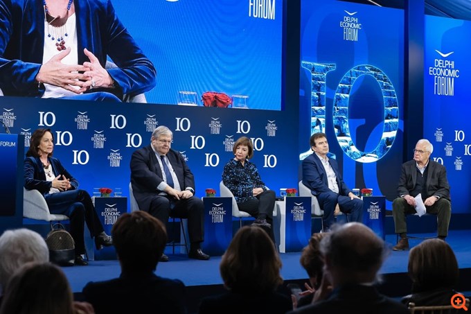 Delphi Economic Forum: Συζήτηση στη μνήμη του πρώην πρωθυπουργού Κώστα Σημίτη