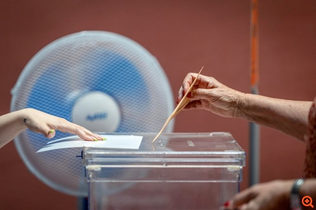 Ισπανία-εκλογές: Προς νίκη Κεντροδεξιάς επί των Σοσιαλιστών χωρίς αυτοδυναμία