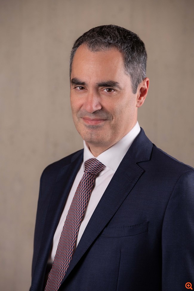 Μάνος Μουστάκας (Για μέσα)