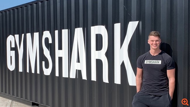 Ο πρώην ντελιβεράς της Pizza Hut που "έχτισε" ένα αθλητικό brand αξίας $1 δισ. μέσω TikTok και Instagram