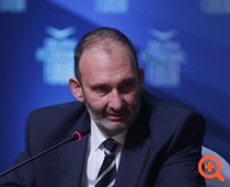 Μην πυροβολείτε τη Σαντορίνη και τη Μύκονο