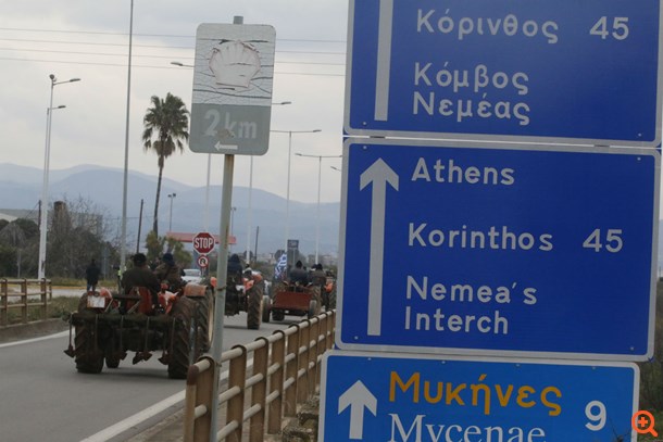 Δυναμικό "παρών" στα μπλόκα έδωσαν σήμερα οι αγρότες