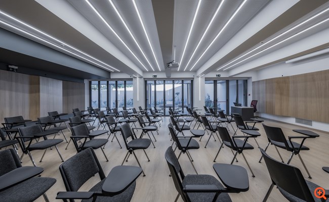 H ELVIAL στηρίζει την ανώτατη εκπαίδευση:  Τα συστήματα αλουμινίου της πρωταγωνιστούν στο ανακαινισμένο κτίριο "West Hall" του ACT