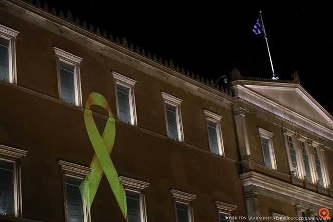 Βουλή: Το σύμβολο της μάχης κατά του παιδικού και εφηβικού καρκίνου "φώτισε" το μέγαρο του κοινοβουλίου