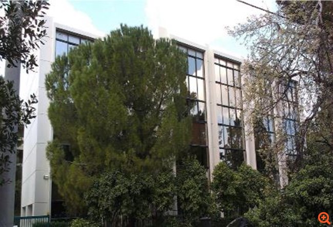 BriQ Properties: Αγορά τετραώροφου ακινήτου στο Χαλάνδρι