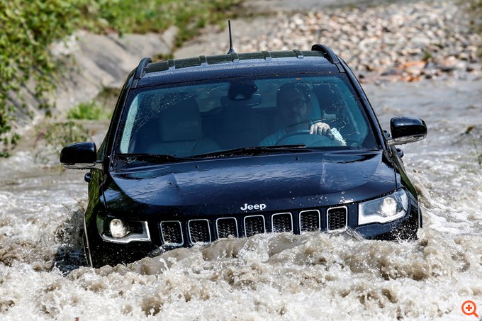 Πρώτο teaser της νέας γενιάς του Jeep Compass