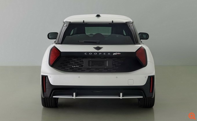 Διέρρευσαν εικόνες του ηλεκτρικού Mini JCW E από την Κίνα