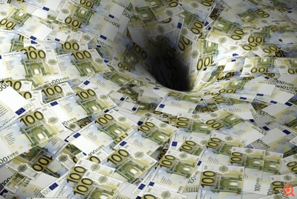 Σοκ στην αγορά από τα φέσια, τους φόρους και τα λουκέτα