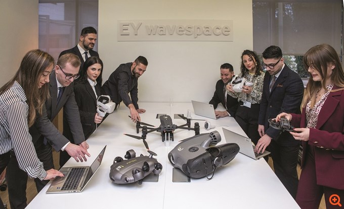 Μέσα στο EY Robotics Lab