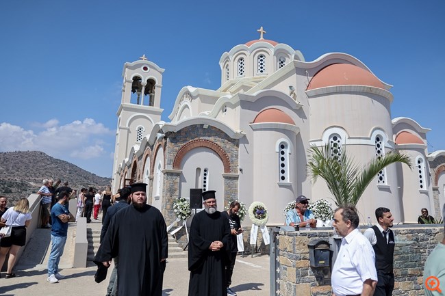 Πλήθος κόσμου αποχαιρέτισε τον 36χρονο που βρήκε τραγικό θάνατο στο λιμάνι του Πειραιά