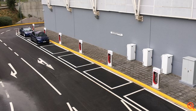 Εγκαίνια της Tesla για τον πρώτο σταθμό Supercharger στην Ελλάδα