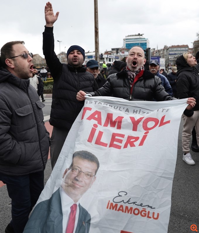 Κωνσταντινούπολη: Χιλιάδες διαδηλωτές υπέρ του Ιμάμογλου - Μεγάλες συγκεντρώσεις υπό δρακόντεια μέτρα