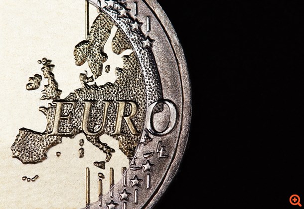 Οι προκλήσεις της Ευρώπης απειλούν το ευρώ - Πού θα φτάσει το 2016
