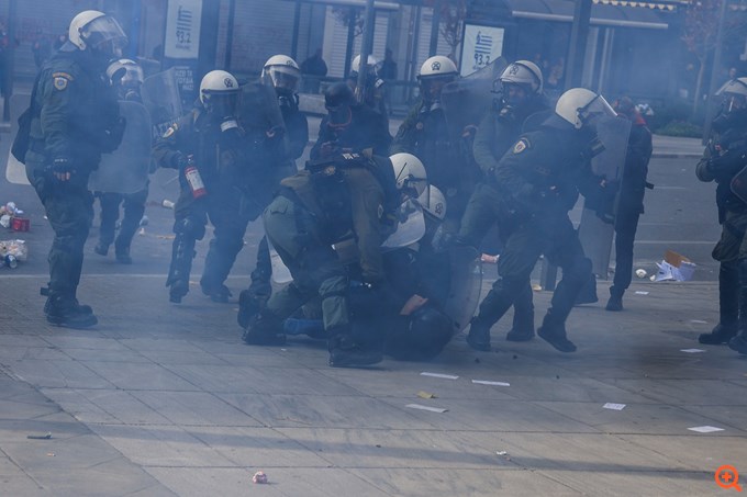 Διαδήλωση για τα Τέμπη: Επεισόδια στην πλατεία Συντάγματος – Μια σύλληψη