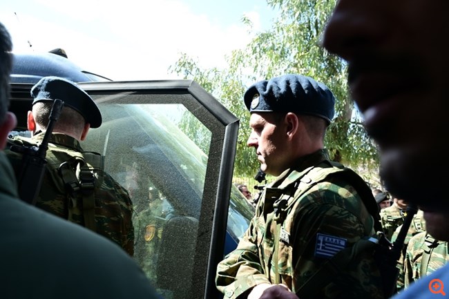 Παρέλασε στη Θήβα ο Στ. Κασσελάκης για την 25η Μαρτίου