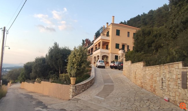 Αντιμέτωπο με το "σφυρί" άλλο ένα 4άστερο ξενοδοχείο