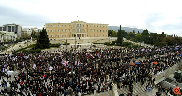 Ένταση και προσαγωγές στο συλλαλητήριο της Αθήνας