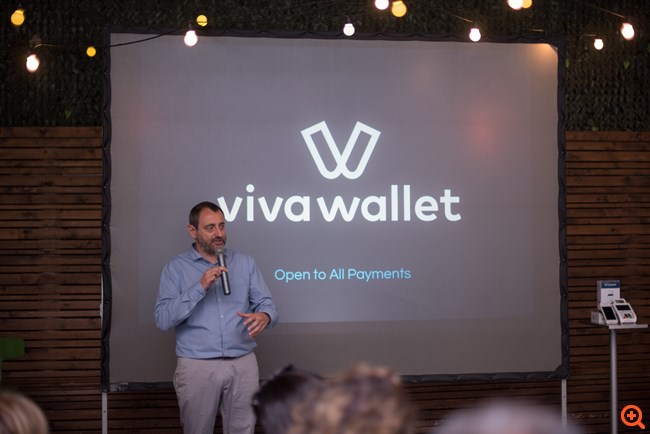 Μηδενίζει τις χρεώσεις για συναλλαγές με κάρτες η Viva Wallet