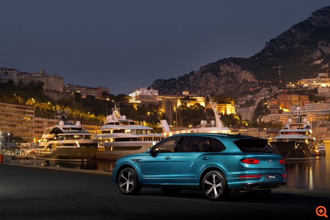 Με το χρώμα του Αιγαίου η Bentley Bentayga Azure Riviera Collection