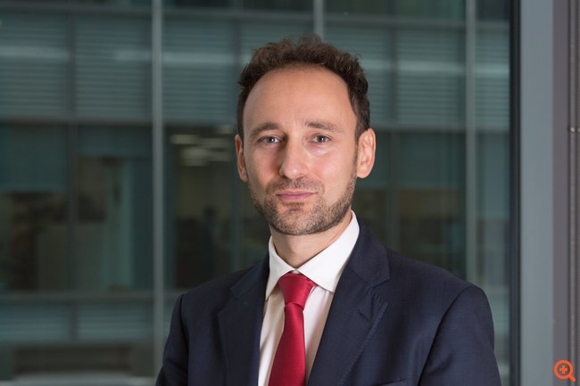 Fitch: Οι δύο κίνδυνοι που κρύβουν για την Ελλάδα η παράταση της δημοσιονομικής χαλάρωσης και τα "μαξιλάρια"