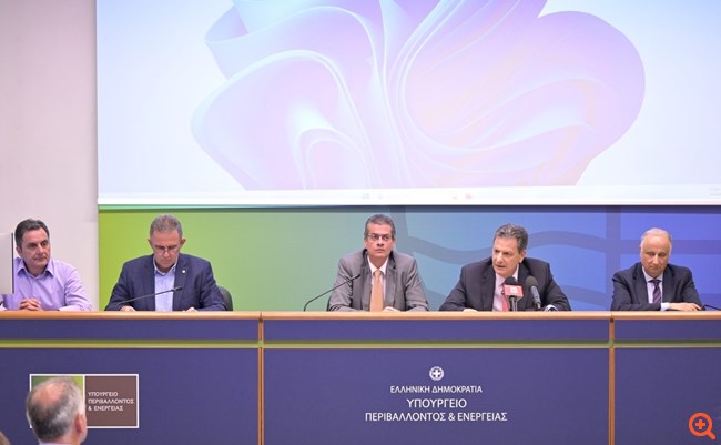 ΥΠΕΝ: Πρωτοβουλία για τη δημιουργία αντιπυρικών ζωνών σε οικισμούς που είναι κοντά σε δάση