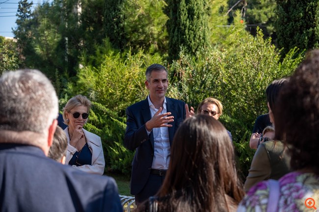 Δήμος Αθηναίων: Υπαίθρια έκθεση στη Βασιλίσσης Όλγας φιλοξενεί 42 έργα νέων δημιουργών