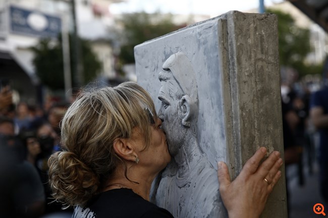 Μεγάλη αντιφασιστική πορεία στο Κερατσίνι για τα 10 χρόνια από τη δολοφονία του Παύλου Φύσσα