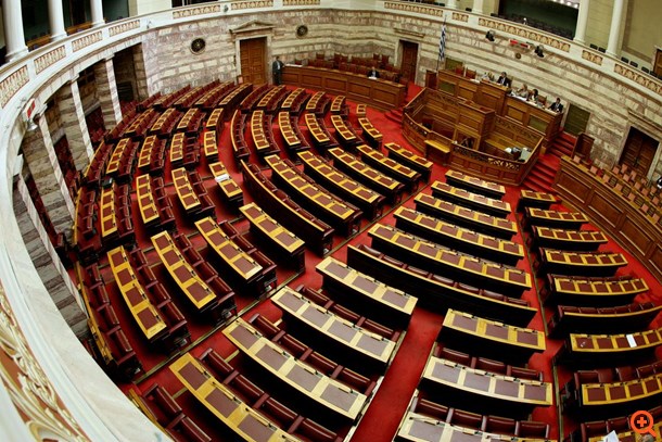 Στη Βουλή ο προϋπολογισμός, στο... δρόμο τα νέα προαπαιτούμενα
