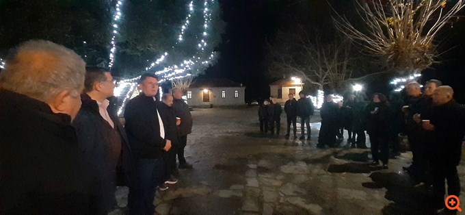 Ιωάννινα: Το φωτισμένο πουρνάρι της Σκλίβανης