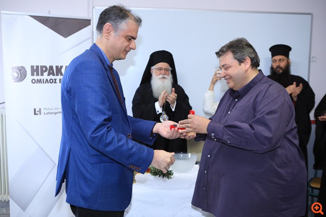Όμιλος ΗΡΑΚΛΗΣ: Δωρεά ειδικά διαμορφωμένου σχολικού οχήματος στο Ειδικό Δημοτικό Σχολείο Αγριάς
