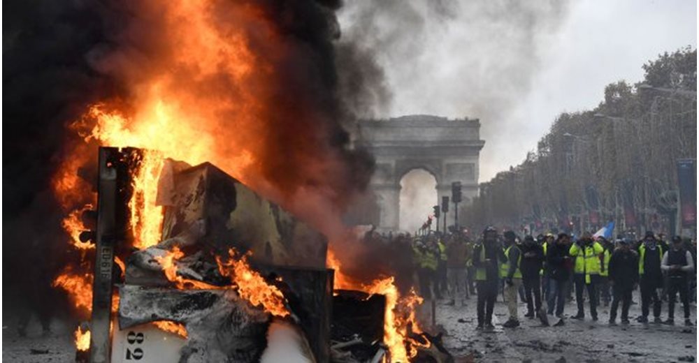 Ρωσικό &quot;δάκτυλο&quot; πίσω από τα &quot;κίτρινα γιλέκα&quot; βλέπουν οι Times