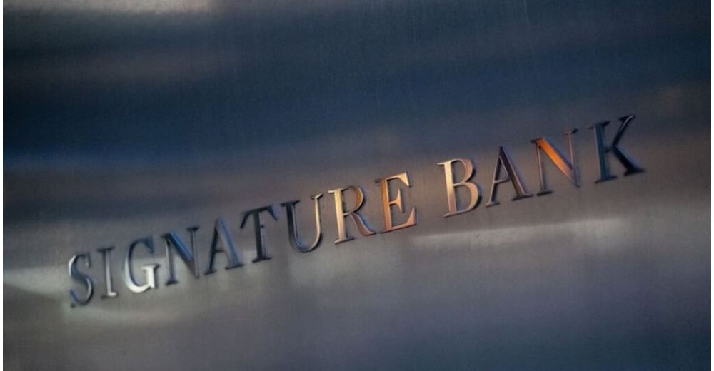 Τι ερευνούσαν οι εισαγγελείς στη Signature Bank πριν καταρρεύσει