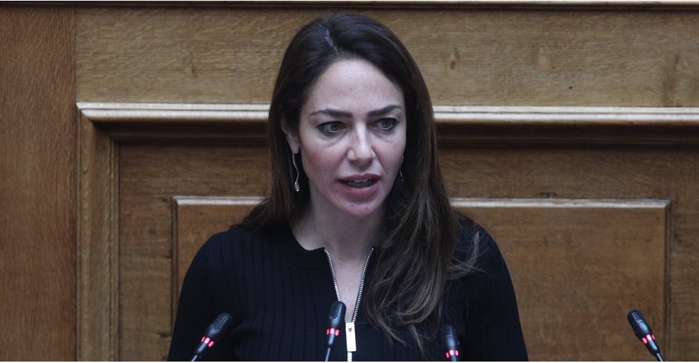 Δόμνα Μιχαηλίδου: &quot;Όσοι χρωστούν έως 100 ευρώ θα έχουν ασφαλιστική ικανότητα&quot;
