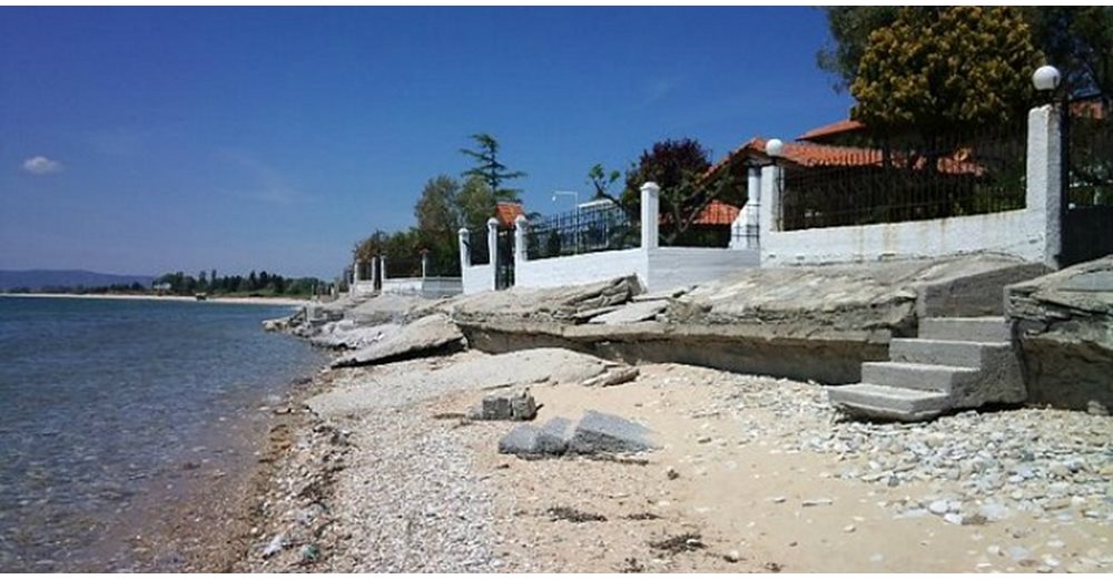 Υπεγράφη η απόφαση για το ελάχιστο τίμημα που θα λαμβάνουν Δημόσιο-Δήμοι για παραχώρηση αιγιαλού-παραλίας