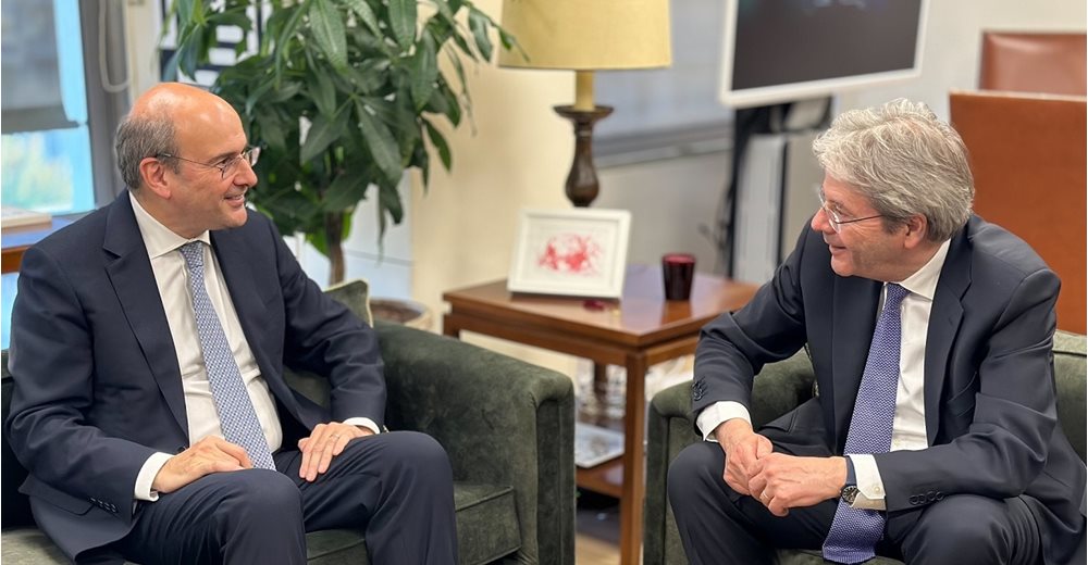 Πάολο Τζεντιλόνι: Η Ελλάδα παρουσιάζει πιο δυνατή οικονομία συγκριτικά με το μέσο όρο της Ε.Ε.