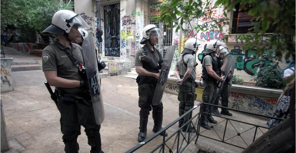 Επεισόδια στα Εξάρχεια: Δέκα προσαγωγές, επτά συλλήψεις, τραυματίες 3 αστυνομικοί